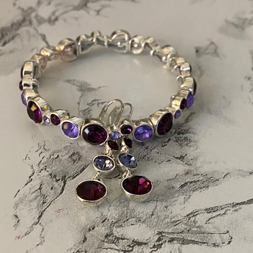 Set: Purple toned bracelet with matching earrings